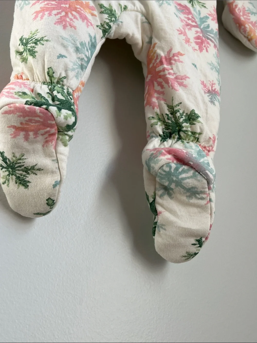 Burt's Bees Baby | Cream Snowflake Zip Footie Blue Pink Green Print Size 3-6M